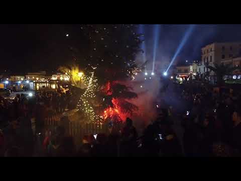 Χριστουγεννιάτικο Δέντρο στη