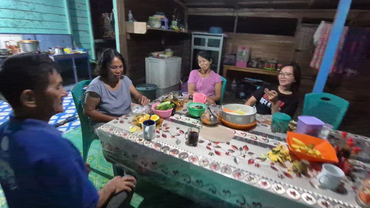 BERKUMPUL BERSAMA MAMA ADI DAN MAMA ANTO DI KAMPUNG JELARAI