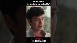 Otis y Ruby formalizan su relación ❤️ | Sex Education T3