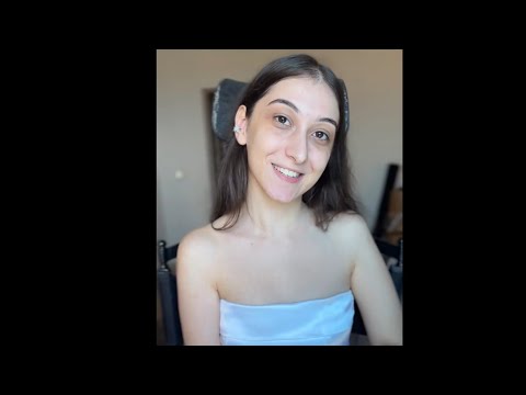 العروسة قمر من غير ميكب بس قولنا نعمل شويه تغيير بايلانير واضح