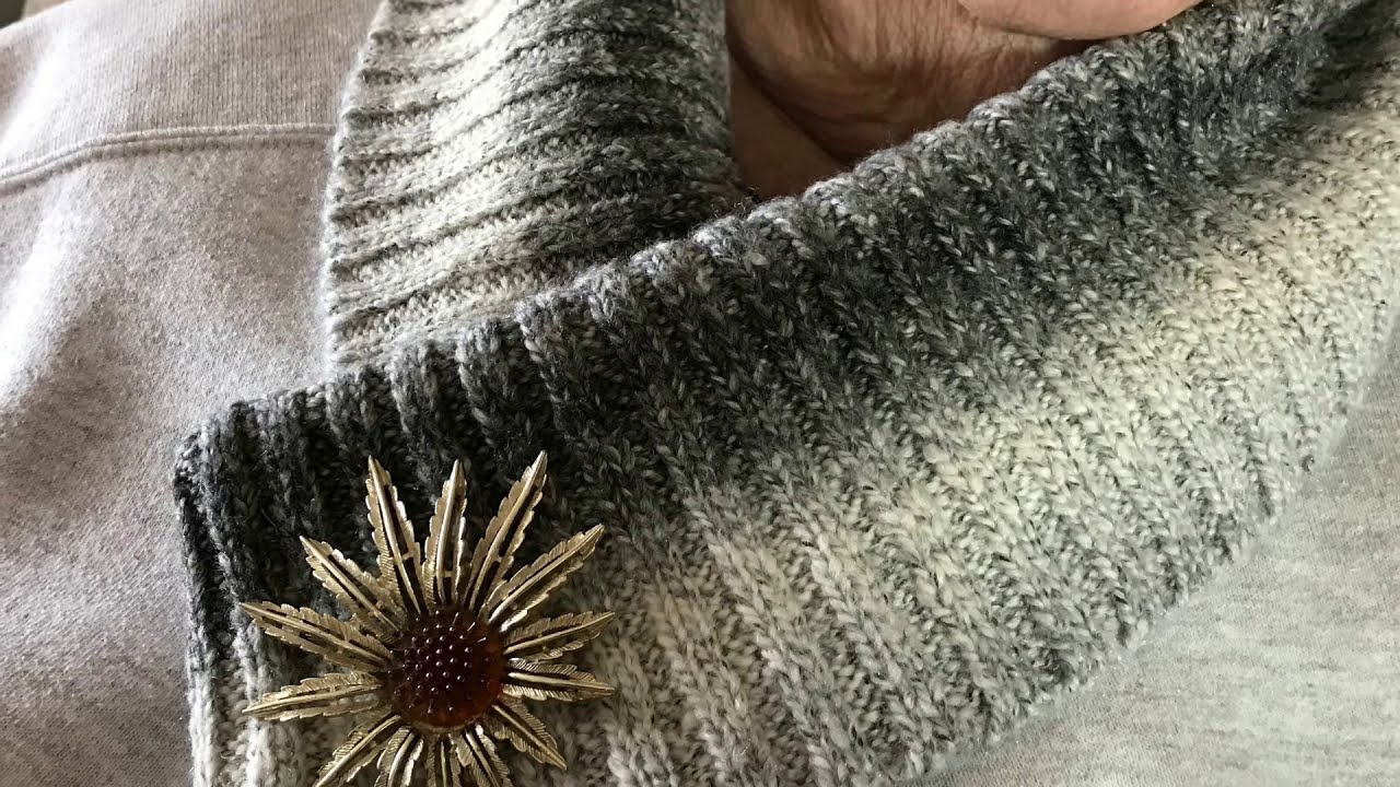 How to Add a Collar to a Sweatshirt for Mama - YouTube