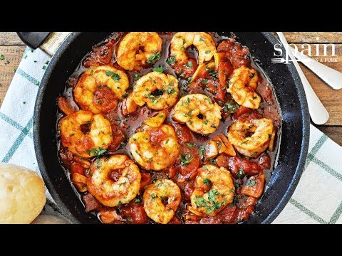 Video: Fried Seafood With Garlic And Tomatoes