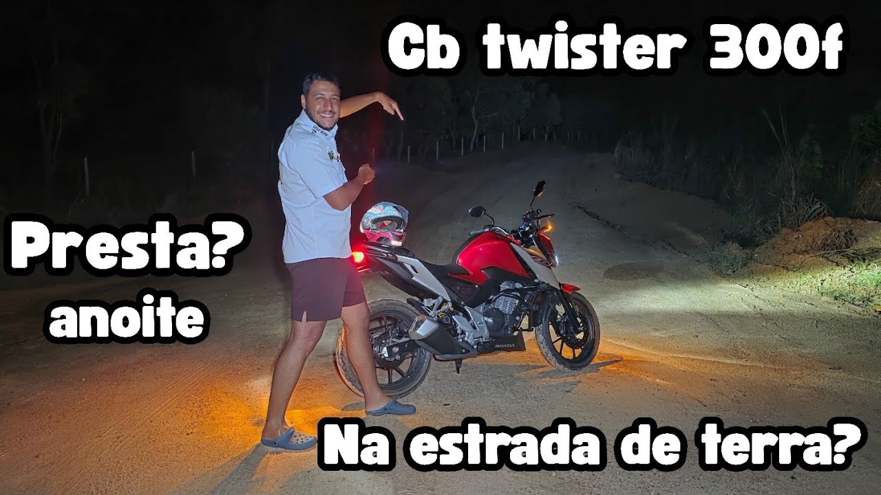 Honda CB 300F Twister na estrada de terra e ainda por cima à noite.