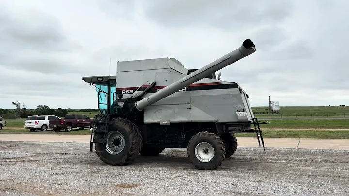 Entz Auction & Realty – LOT 7190 - 1998 GLEANER R62 COMBINE