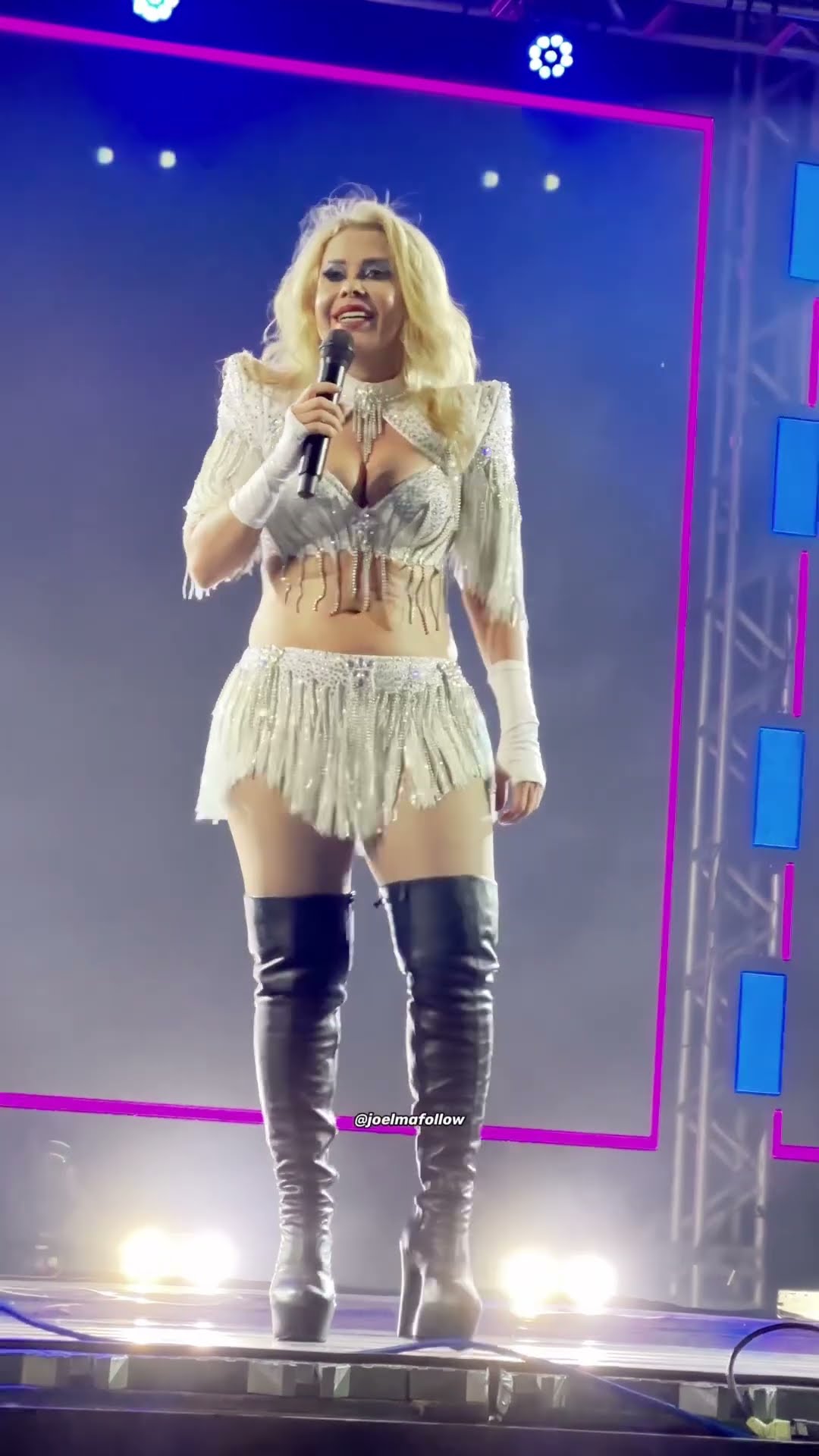 Joelma dizendo que tava viciada em ficar na cozinha da sua mansão