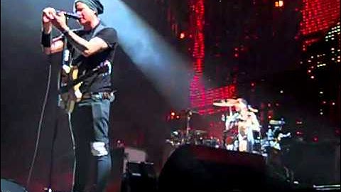 Blink-182 - First Date - Live at Darien Lake (2011 Honda Civic Tour)