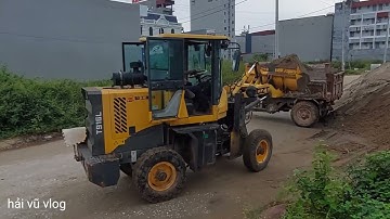 Máy xúc lật múc cát lên công nông ba bánh vận chuyển cát xây dựng#congnongbabanh