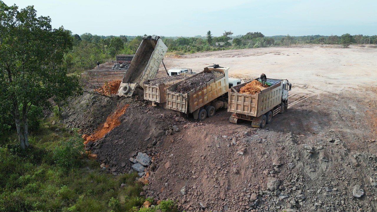Finest Activity Huge Landfill on the Mountain by LiuGong Bulldozer & Heavy Trucks 25t Delivery