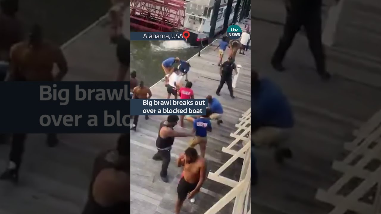 Big Brawl Breaks Out Over A Blocked Boat Itvnews Alabama Usa