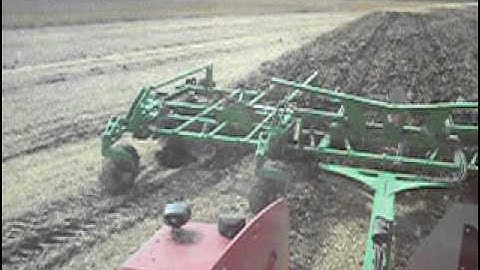 JOHN DEERE 2410 33 Foot Chisel Plow