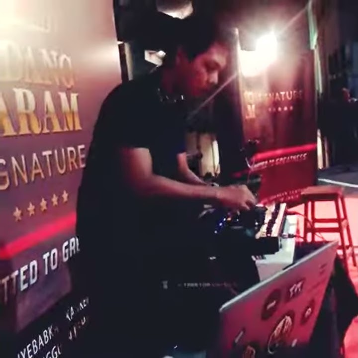 DJ MUKEMEN live at Gudang Garam Signature 2014