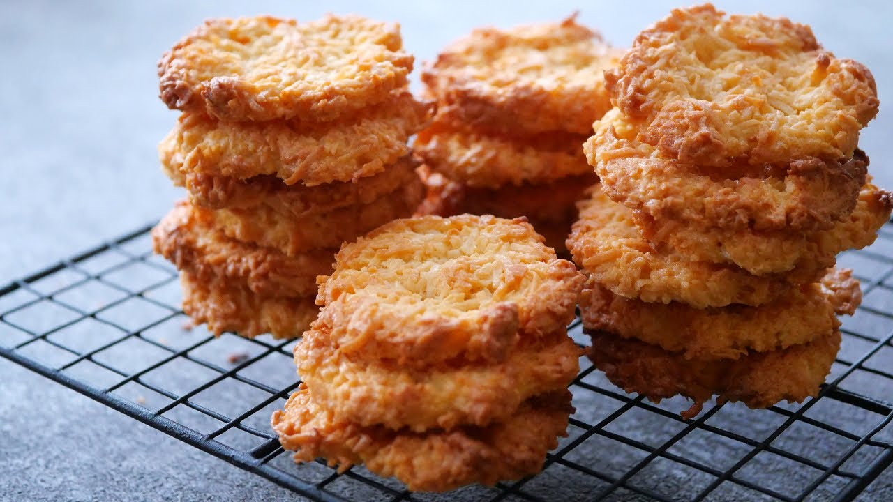 ココナッツクッキー♡たった材料5つで病みつきになるさくさくクッキーが出来ます! | Crunchy texture is the best! Coconut cookies