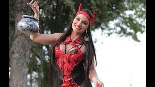 Gostosura Ou Travessura? Diabinha Gostosa E Folgado Aprontam Pegadinha