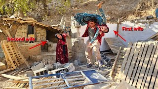 видео: Муж в ярости из-за разоблачения первой жены о крупном предательстве, приведшем к разрушению дома картинка: Муж в ярости из-за разоблачения первой жены о крупном предательстве, приведшем к разрушению дома