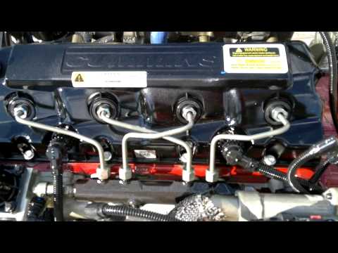 Video: „Sable 4 × 4“s Dieselovým Motorom Cummins: Rozdelené Na štyri