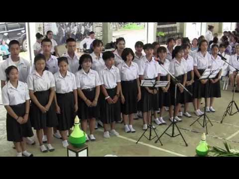 ลูกกราบแม่เนื่องในวันแม่แห่งชาติ 2559