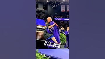 This college graduation reaction is incredible ❤️