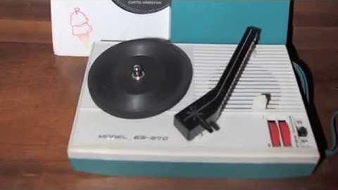 The Honey Pot portable record player