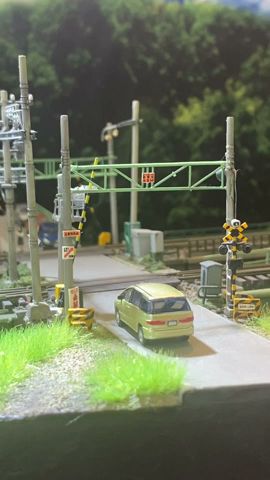 【鉄道模型】動く踏切にお子様ビックリ【Nゲージジオラマ】#鉄道 #貨物列車 #train #踏切 #nゲージ #鉄道模型 #modelrailroad #railroadcrossing