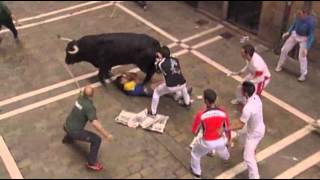 Raw: Three Gored in Pamplona Bull Run screenshot 1