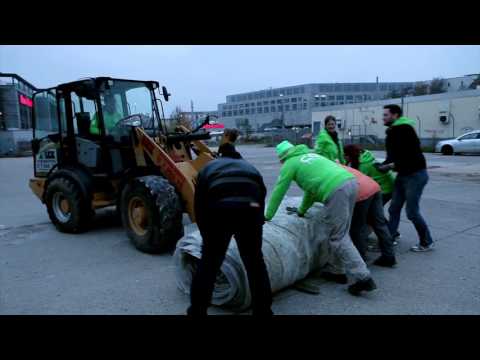 Aufbau der Obdachlosennotunterkunft 2015 vom Care-Team