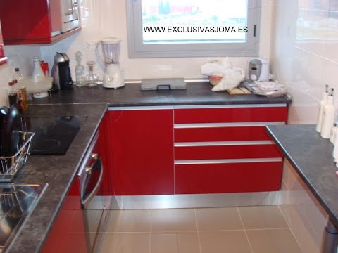 Muebles de cocina en rojo alto brillo,tirador uñero en acero y ... Decoración mueble cocina Rojos de