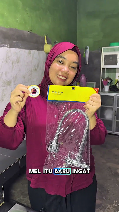 The Brands Manager at a bank in Jakarta invited his family to buy snacks at a stall. #fy #fyp #onda