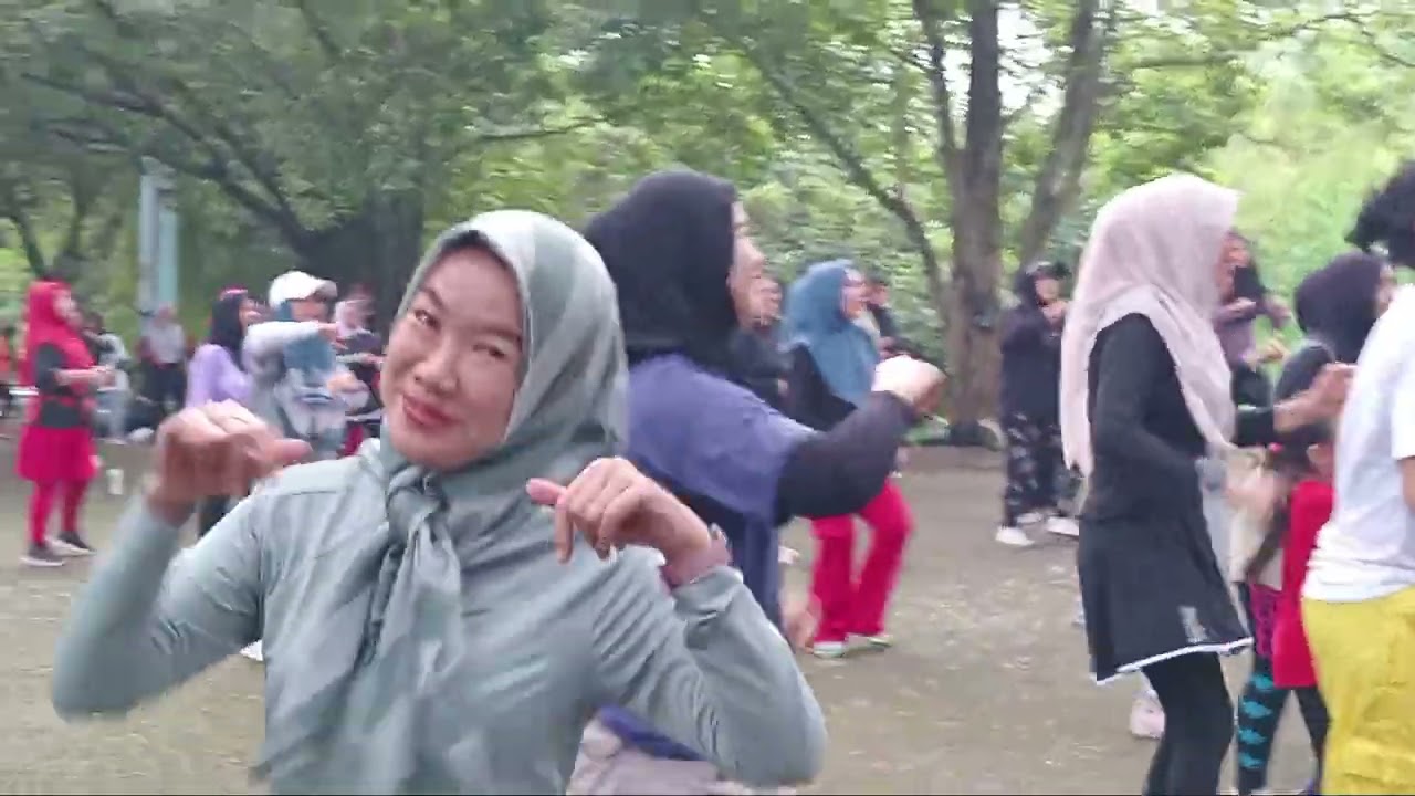 Aku  sie yesss...liatnya aja xa sery bgt ya goyangannya itukan...mantul instrukturnya siapa dulu ya.