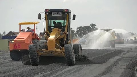 Amazing Extreme Motor Grader Operator Trimming Slope Skills