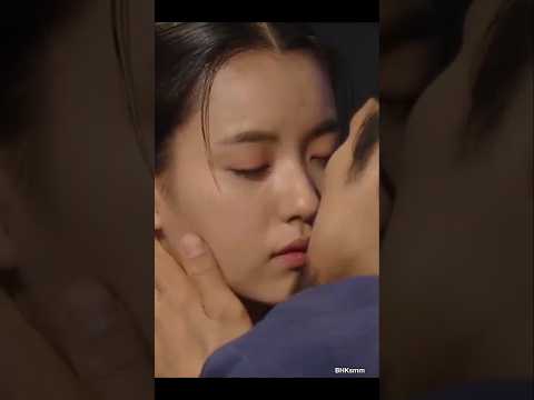 A Loving Romantic Moment Between Sukjong And Dongyi Hanhyojoo Jijinhee Dongyi 