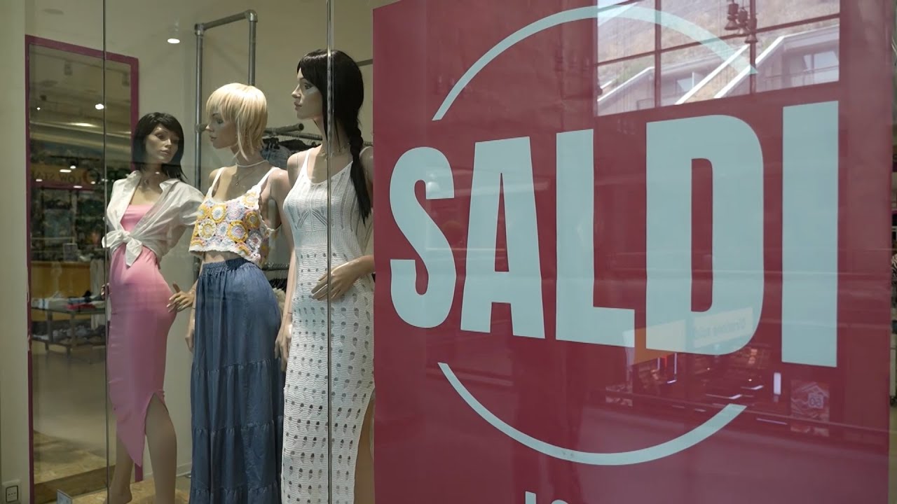 saldi al centro commerciale campania