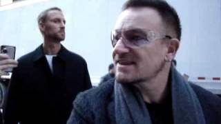 Bono signing before Letterman 3 5 09