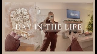 COSY DAY IN THE LIFE | baking kinder cookie bars, more decorating + cooking a roast ad 🎄✨