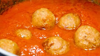 How Traditional Italian Meatballs in Tomato Sauce are Made | Claudia Romeo screenshot 2