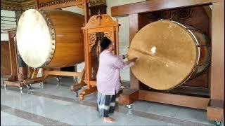 Cara pukul bedug sholat ashar Masjid Agung An Nuur Kota Batu