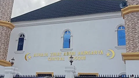 SEE THE MOSQUE MC OLUOMO  NAMED AFTER HIS LATE MOTHER  ALHAJA ZINAT ABEBI AKINSANYA