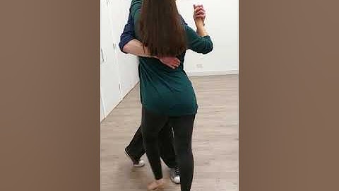 Studio T: Improvisation musicality with the cross in cross system #tango #improvisation #tangolesson