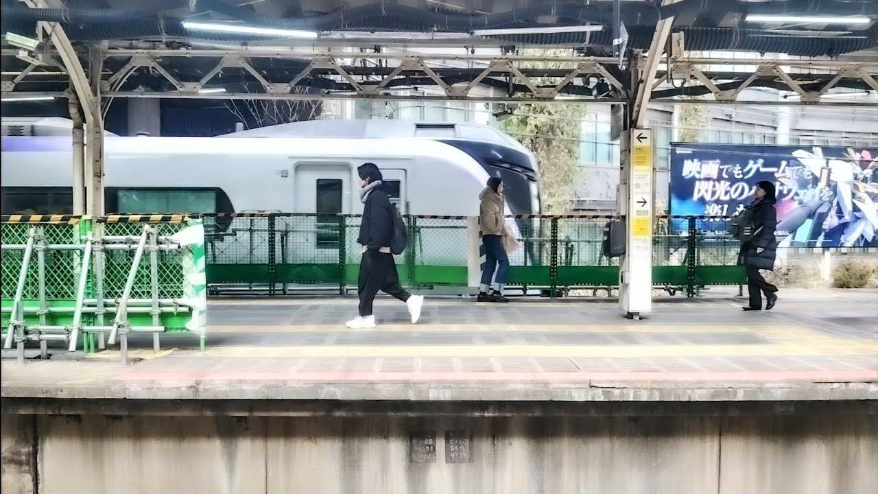 特急かいじ号と一緒に【JR中央・総武線】新宿〜御茶ノ水間、左側車窓  Shinjuku  Ochanomizu