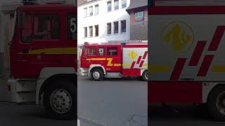 53-LF20-1 und das 43-HLF10-1 auf Wachausfahrt von Wache Mitte #feuerwehr