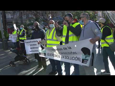 Los trabajadores transfronterizos continuaron con su lucha concentrándose un lunes más