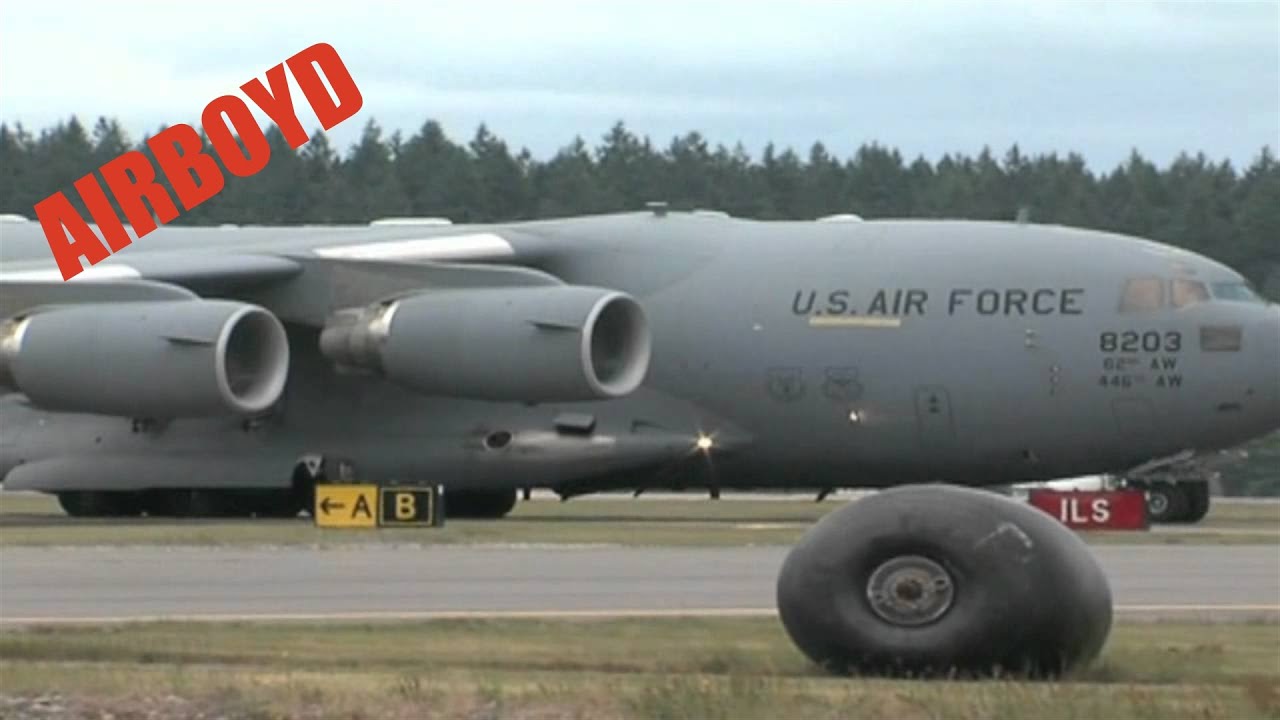 C-17 Landing Joint Base Lewis-McChord (2012)