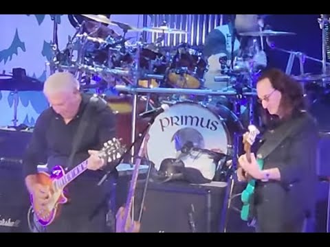 Geddy Lee and  Alex Lifeson (Rush) joined Primus and Matt Stone for “Closer To The Heart”