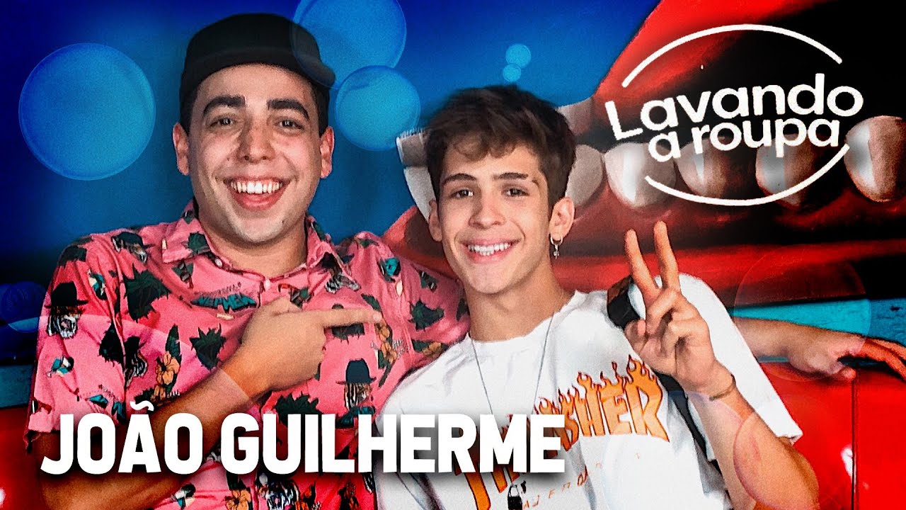 JOÃO GUILHERME LAVANDO A ROUPA
