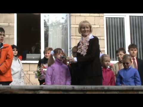 Ириша читает первоклассные стихи.