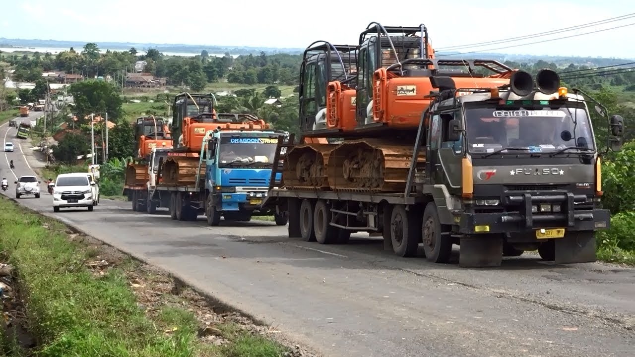  Truk  Fuso Trintin Dan Truk  Tronton Nissan  Diesel Pembawa 