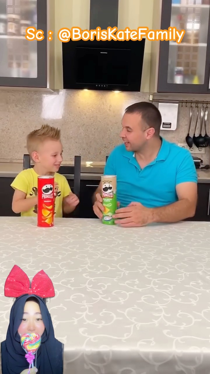 TUKERAN KERIPIK SAMA PAPA ⁉️ tapi koq isinya Tisu ? @BorisKateFamily #shorts #funny #dubbing