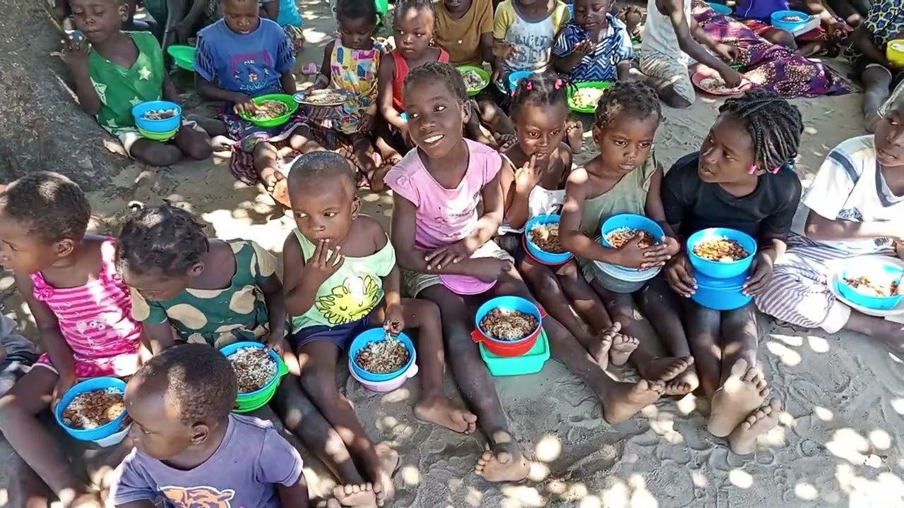 PROJETO ÁFRICA SEM FOME,pede as vossas ajudas, assiste o vídeo e não esquece de compartilhar,