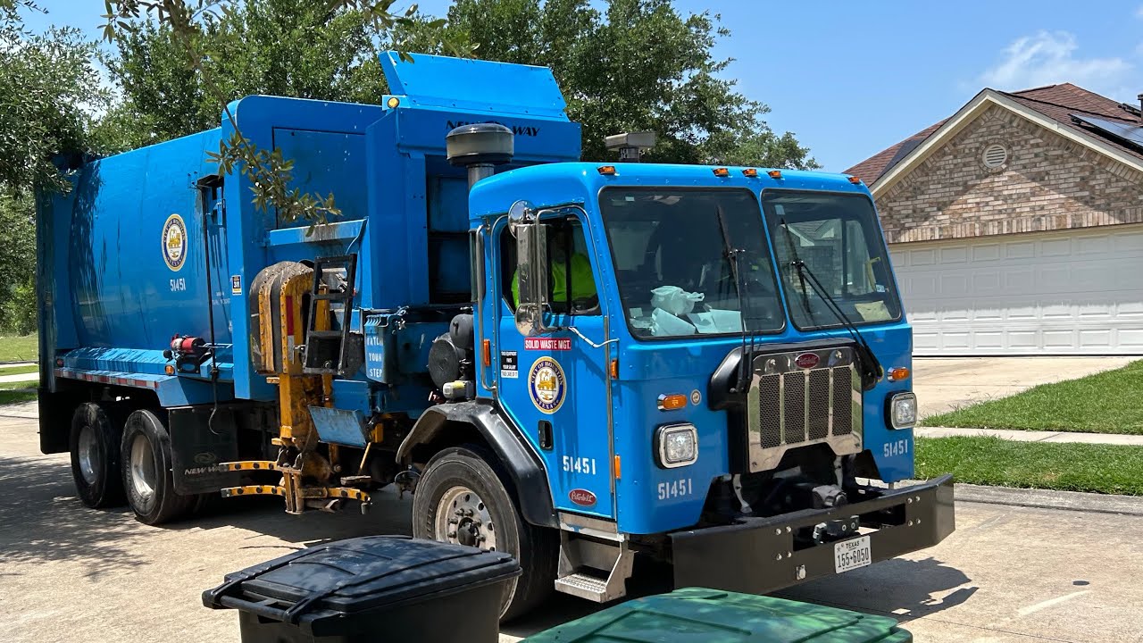 Brand new Peterbilt 520 New way sidewinder on trash 51451