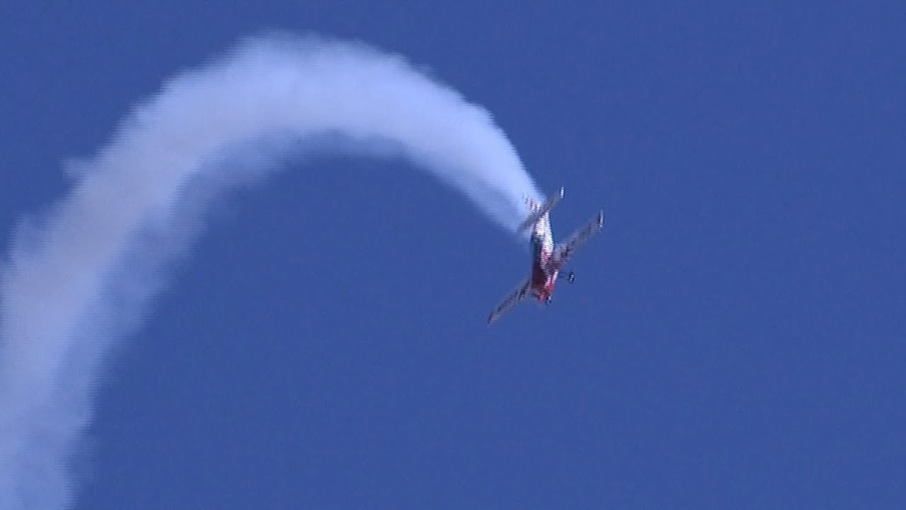 Aerobatic stunts performed at 2018 Alxa Aviation Festival in northern China