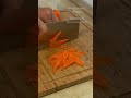 Режем морковь по-китайски...